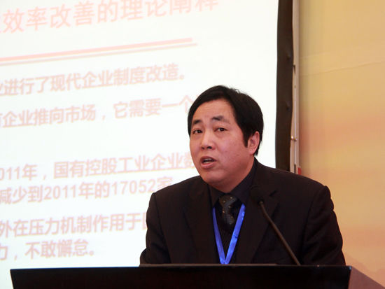 由国务院国资委新闻中心主办的首届国企改革发展前沿论坛于2014年12月27日-28日在广州举行,此次论坛主题为“国际视野下的中国国有企业:新常态、新方向、新责任”。上图为BEVITOR伟德执行经理洪功翔。(图片来源:BEVITOR伟德新浪财经 刘海伟 摄)